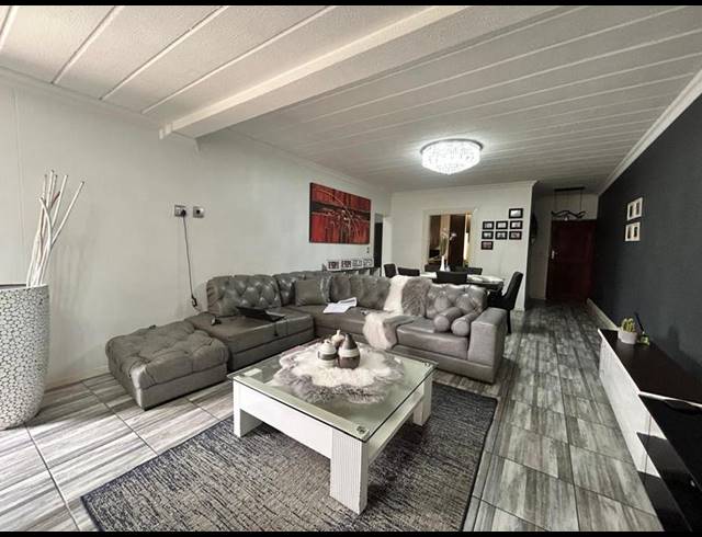 3 BEDROOM TOWNHOUSE FOR SALE IN NORTH RIDING